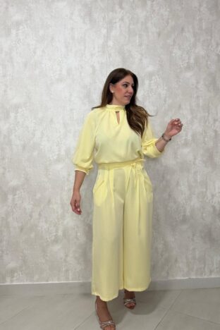 Blusa satinada amarilla