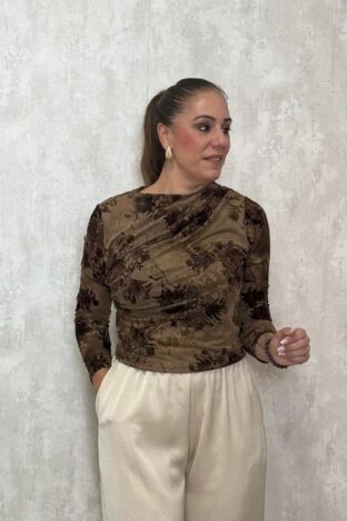 Camiseta rosas terciopelo