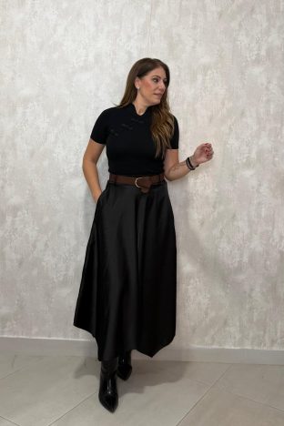 Falda satén cinturón negra