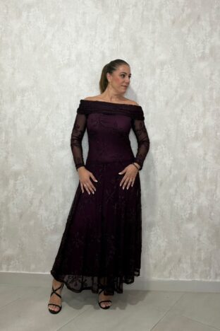 Vestido bordado berenjena